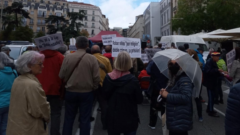 Manifestación en Madrid para pedir el desbloqueo de la ley de 'Bebés Robados'