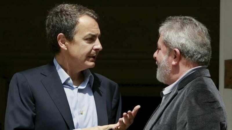 El expresidente del Gobierno, José Luis Rodríguez Zapatero, en una reunión celebrada en 2011 con el también expresidente y candidato brasileño Lula da Silva.