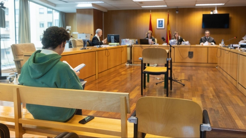 Francisco Nicolás Gómez Iglesias, conocido como ‘El Pequeño Nicolás’, durante un juicio en la Audiencia Provincial de Madrid, a 25 de octubre de 2022, en Madrid