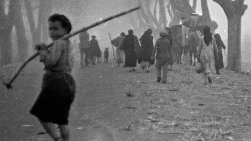 Imagen de la 'desbandá' que llevó a casi 300.000 personas huir en febrero de 1937 durante la Guerra Civil.