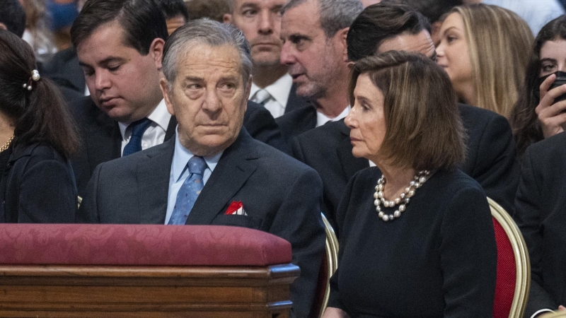 La presidenta de la Cámara de Representantes de Estados Unidos, Nancy Pelosi, junto a su marido, Paul Pelosi