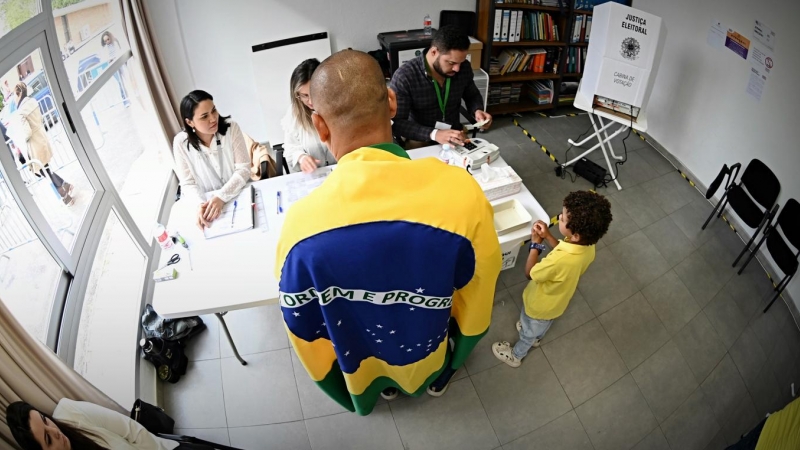 Bandera de 'Ordem e Progresso' en las urnas de Brasil.