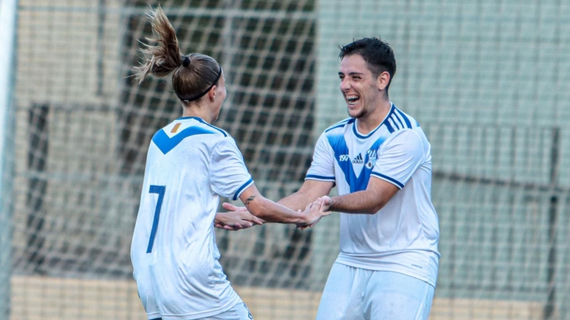 Álex Alcaide con la dorsal número siete del Club Esportiu Europa.