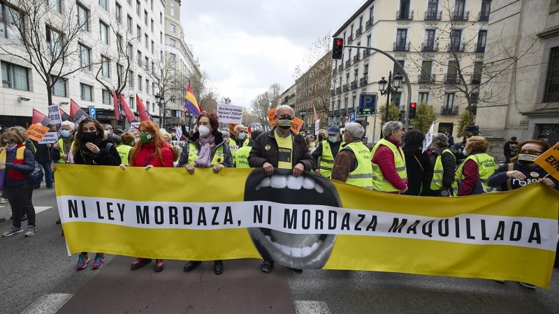 Manifestación convocada por Amnistía Internacional contra la 'ley mordaza' en Madrid, a 13 de febrero de 2022.