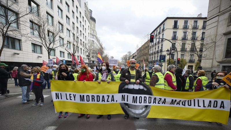 Manifestación convocada por Amnistía Internacional contra la 'ley mordaza' en Madrid, a 13 de febrero de 2022.