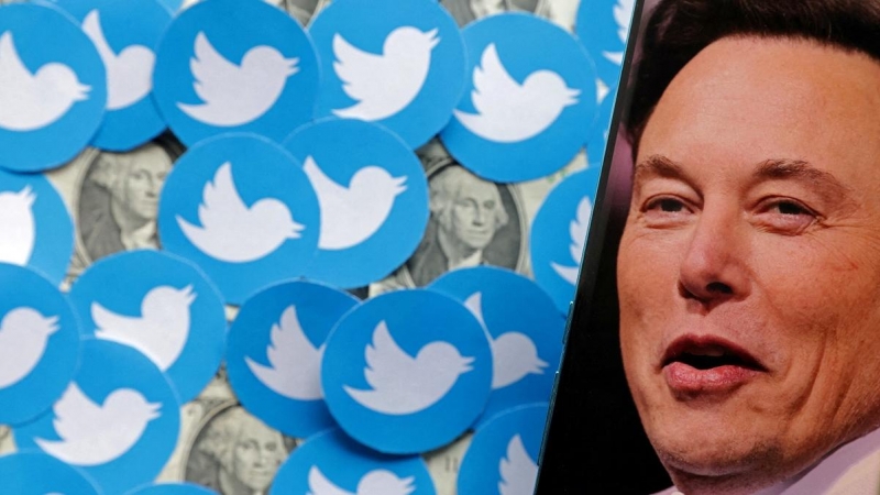 Un montaje fotográfico muestra al nuevo propietario de Twitter, Elon Musk, justo a logotipos de la compañía y dólares