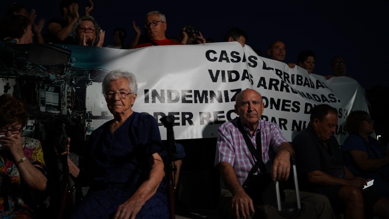 Vecinos Metro Maletas Pancarta