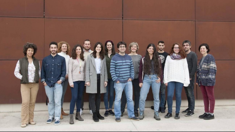 Albert Quintana (en el centro) y su equipo de la UAB.