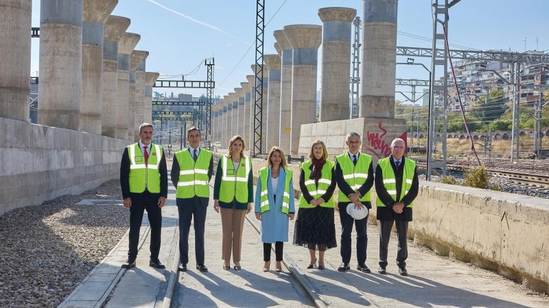 De izq. a der.,  el presidente de Crea Madrid Nuevo Norte, Álvaro Aresti, la consejera de Medio Ambiente, Vivienda y Agricultura de la Comunidad de Madrid, Paloma Martín, la ministra de Transportes, Movilidad y Agenda Urbana, Raquel Sánchez, y la presiden