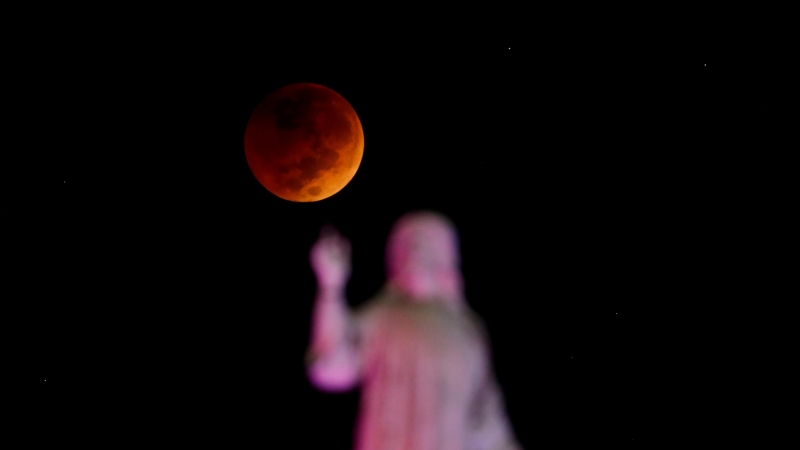 08-11-22 Eclipse lunar completo en El Salvador.