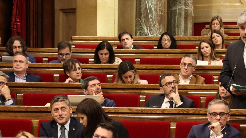 El president del grup parlamentari de Junts, Albert Batet, dirigint-se a Pere Aragonès durant la sessió de control.