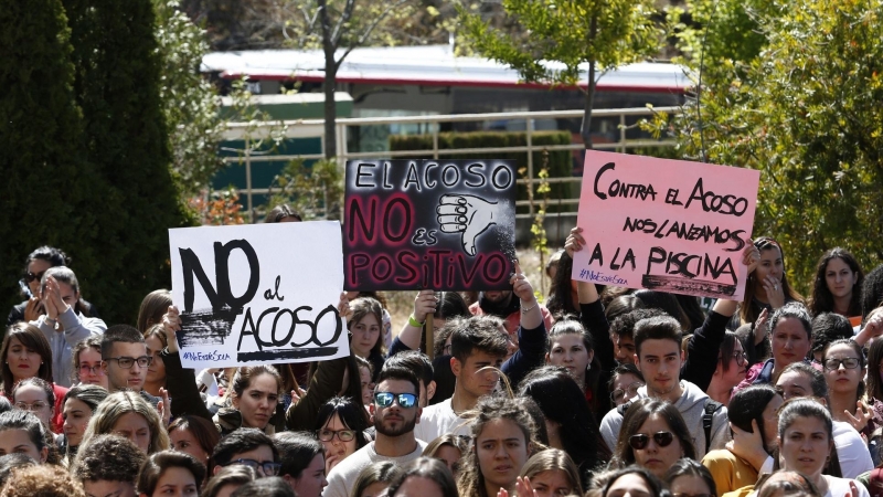 Concentración contra el acoso sexual en la Universidad de Granada.