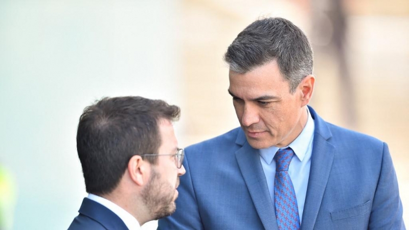 EL presidente del Gobierno de España, Pedro Sánchez, con el president de la Generalitat, Pere Aragonès.