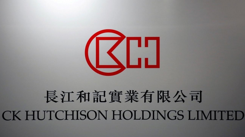 El logo de CK Hutchison Holdings, en su sede en Hong Kong. REUTERS/Bobby Yip
