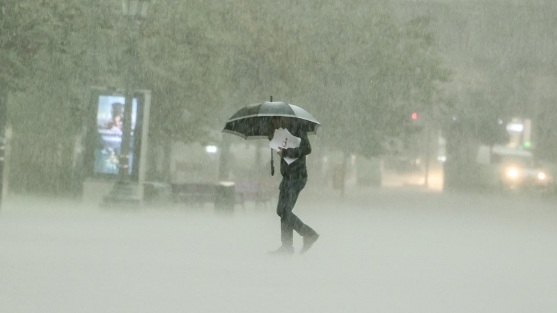 La tormenta de este sábado en el litoral que afecta a Valencia y Catalunya.