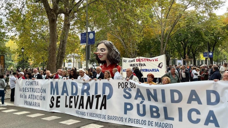 Manifestantes en la protesta por el estado de la sanidad pública en Madrid.