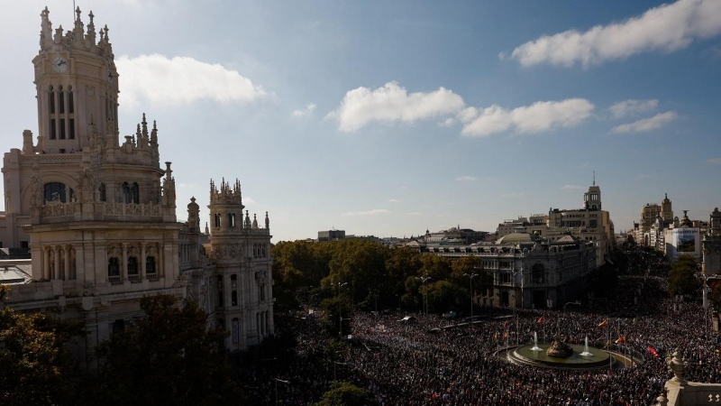 13/11/22 La multitudinaria manifestación ciudadana en Madrid contra el plan de Ayuso para las Urgencias extrahospitalarias y en apoyo a la sanidad pública