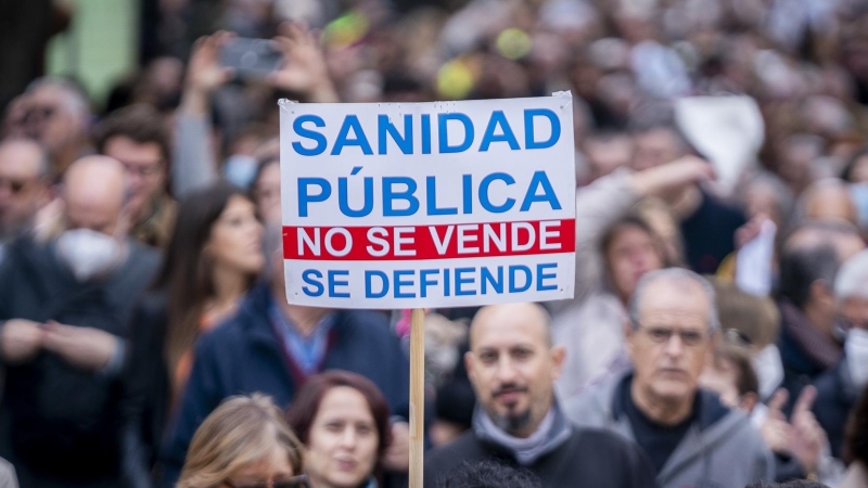 Unas 200.000 personas según la Delegación de Gobierno marchan durante una manifestación contra el desmantelamiento de la Atención Primaria en la Sanidad Pública, a 13 de noviembre de 2022, en Madrid (España)