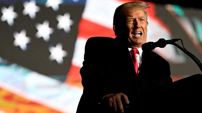 El expresidente de los Estados Unidos, Donald Trump, durante un acto de apoyo a los candidatos republicanos para las elecciones de medio mandato, en Dayton (Ohio, EEUU). REUTERS/Gaelen Morse
