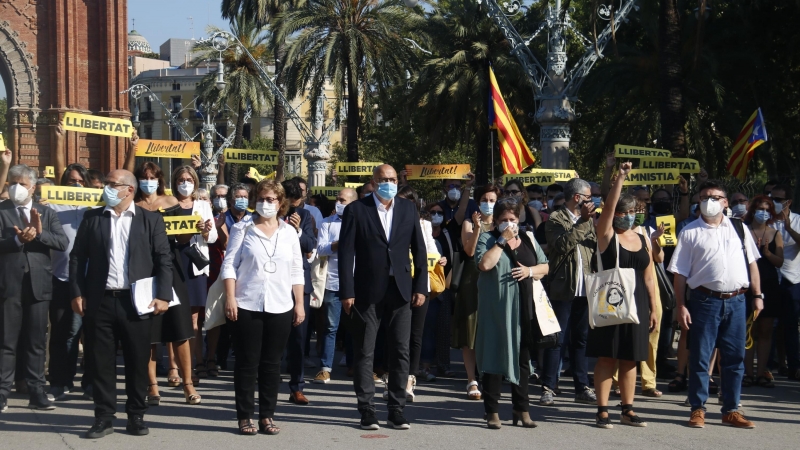 Els exmembres de la Mesa del Parlament dirigint-se al TSJC, en una imatge del juliol de 2020.