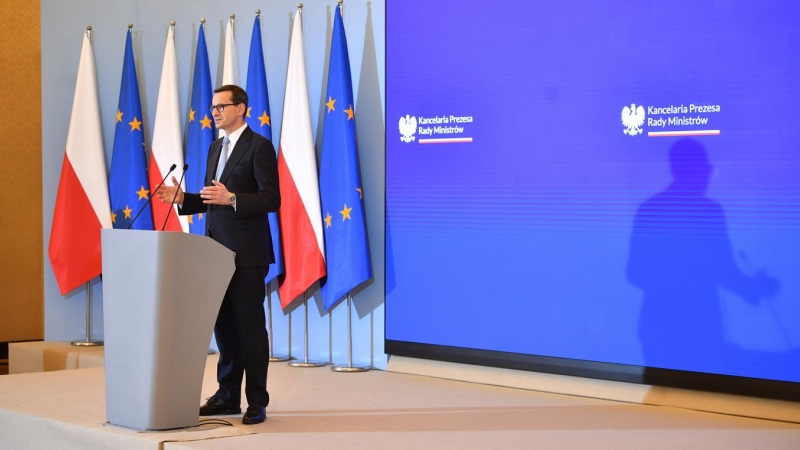 El primer ministro de Polonia, Mateusz Morawiecki, comparece trar una reunión extraordinaria del Gobierno, por la explosión cerca de la frontera con Ucrania de 'un misisl de fabricación rusa'. EFE/EPA/RADEK PIETRUSZKA