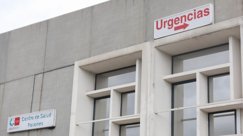 Entrada de Urgencias del Centro de Salud Pavones, a 21 de octubre de 2022, en Madrid (España).