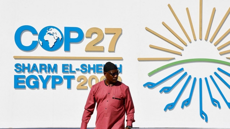 Vista general del cartel de la COP27 en el centro Internacional de Convenciones de Sharm El Sheikh.