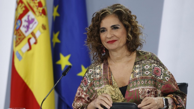 08/11/2022.- La ministra de Hacienda, María Jesús Montero, durante su intervención en la rueda de prensa posterior a la reunión semanal del Consejo de ministros, este martes en Moncloa. EFE/ Mariscal