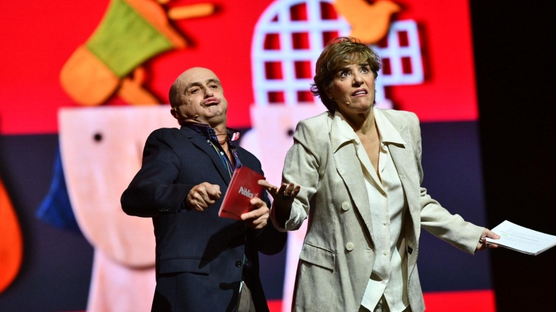 Los cómicos Pepe Viyuela y Anabel Alonso han conducido la gala del 15º aniversario del diario Público.