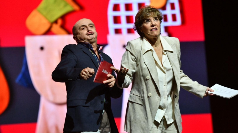 Los cómicos Pepe Viyuela y Anabel Alonso han conducido la gala del 15º aniversario del diario Público.