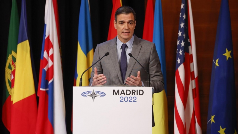 21/11/2022.- El presidente del Gobierno, Pedro Sánchez, interviene de la sesión plenaria de la 68 Asamblea parlamentaria de la OTAN que se celebra en Madrid y en la que participan el secretario general de la organización, Jens Stoltenberg, y, por vía tele