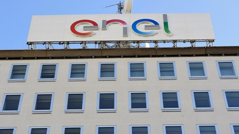 El logo de la eléctrica Enel en su sede en Milán (Italia). REUTERS/Flavio Lo Scalzo