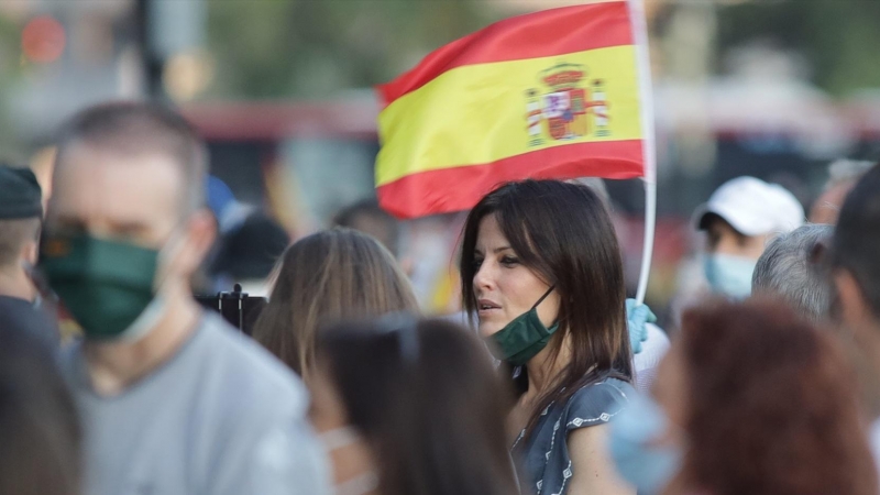18/05/2020. La publicista Cristina Seguí durante una concentración contra la gestión de Pedro Sánchez y Pablo Iglesias en la pandemia en el Paseo de la Alameda de Valencia (España) el 18 de mayo de 2020.