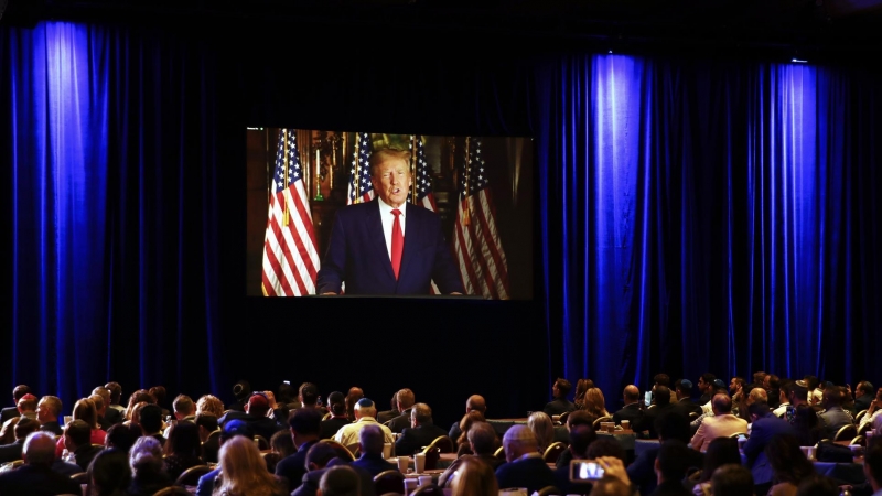 El expresidente de los Estados Unidos, Donald Trump, interviene por videoconferencia durante la Reunión Anual de Liderazgo de la Coalición Judía Republicana de 2022 en Las Vegas el 19 de noviembre de 2022.