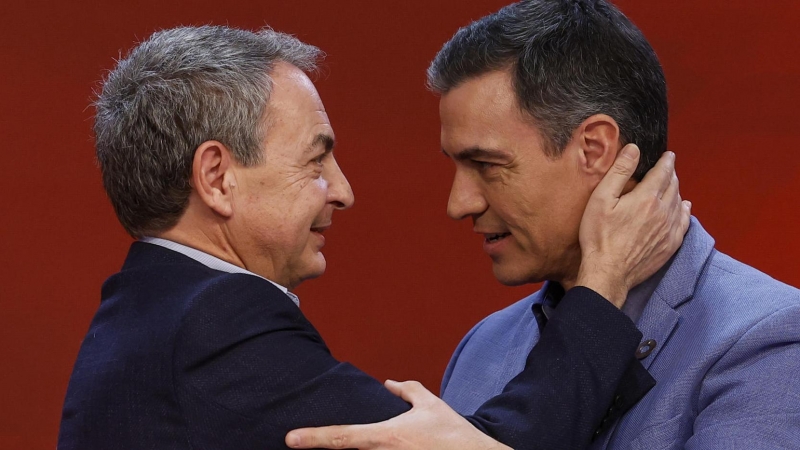El expresidente del Gobierno, José Luis Rodríguez Zapatero, junto a Pedro Sánchez este domingo en Madrid.