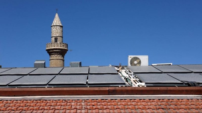 Imagen de archivo de un tejado solar.