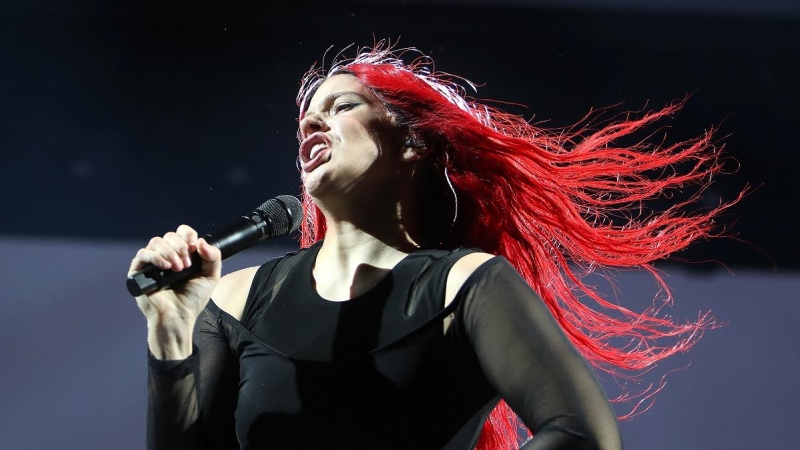 La cantante Rosalía, durante un concierto en el recinto Trui Son Fusteret, situado en Palma de Mallorca, como parte de su gira mundial 'Motomami Tour'