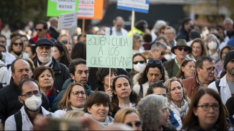 Concentración de médicos y pediatras de la Atención Primaria de Madrid contra la política sanitaria del Gobierno de Isabel Díaz Ayuso, a 27 de noviembre de 2022.