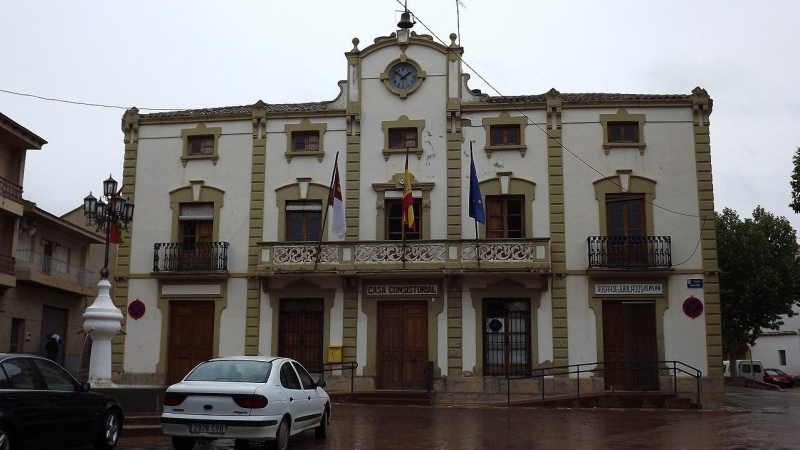 Fachada principal del Ayuntamiento de Fuentealbilla.