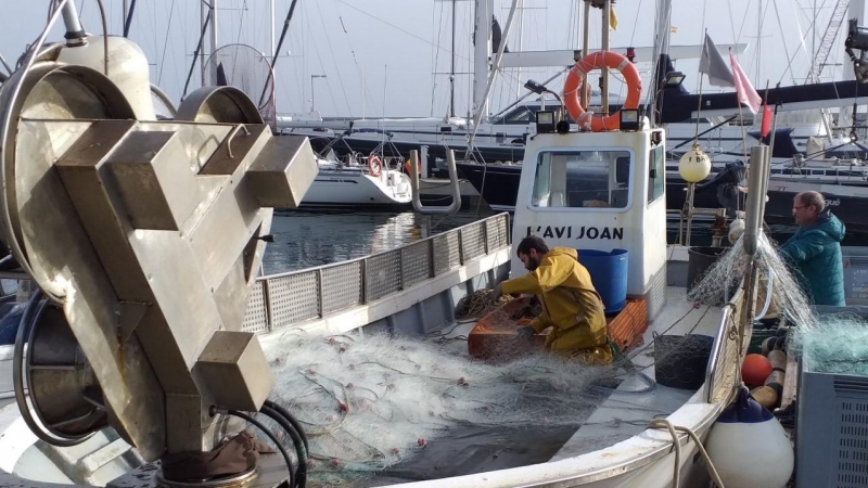 Jordi Gasull, patró major de la confraria, a la seva barca de pesca.