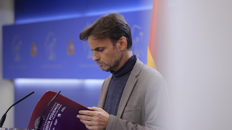 29/11/2022.- El diputado de Unidas Podemos Jaume Asens durante la rueda de prensa ofrecida este martes en el Congreso. EFE/Zipi