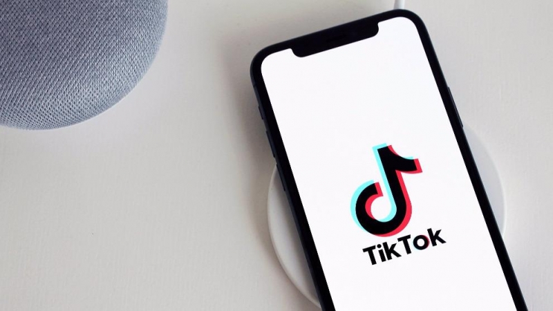 Despiden a una cajera de un supermercado en Burgos por bailar en TikTok