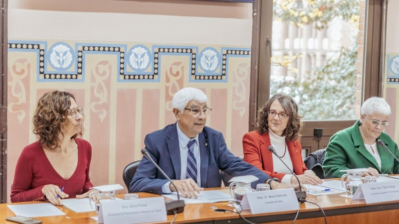 Imatge de la reunió del grup de treball, encapçalada pel conseller de Salut, Manel Balcells, i la consellera de Feminismes, Tània Verge.