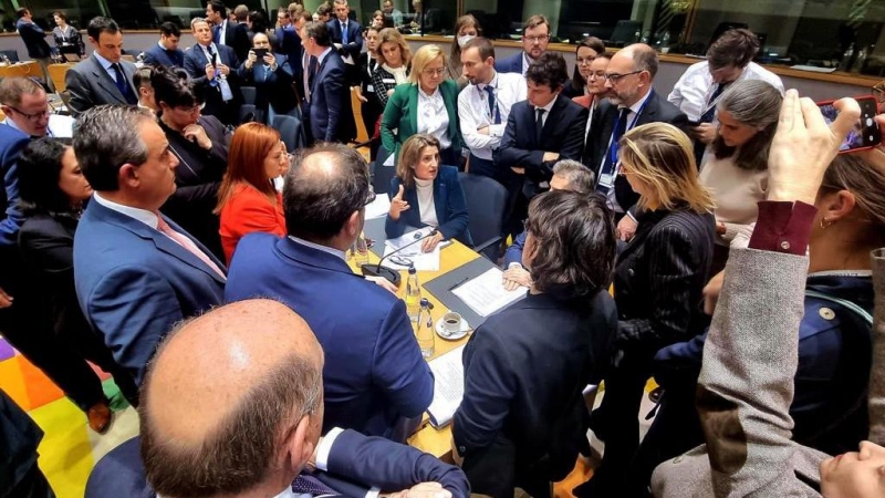 La ministra de Transición Ecológica y Reto Demográfico, Teresa Ribera, rodeada por sus homólogos de otros países.