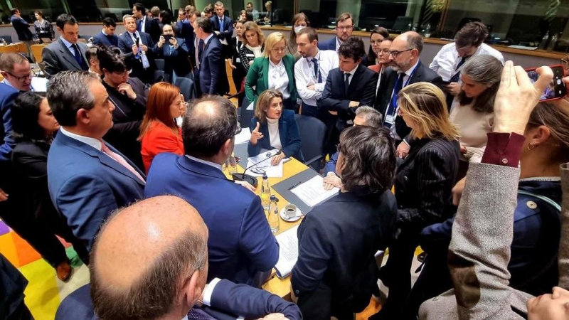 La ministra de Transición Ecológica y Reto Demográfico, Teresa Ribera, rodeada por sus homólogos de otros países.