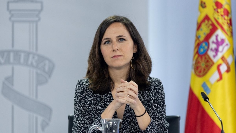 La ministra de Derechos Sociales y Agenda 2030, Ione Belarra, durante una rueda de prensa del Consejo de Ministros, en el Palacio de la Moncloa, a 13 de diciembre de 2022.