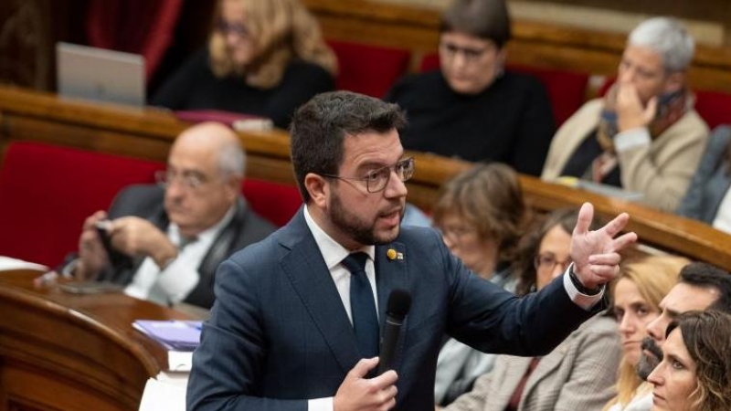 El presidente de la Generalitat, Pere Aragonès, interviene durante una sesión plenaria en el Parlament de Catalunya, a 14 de diciembre de 2022, en Barcelona.