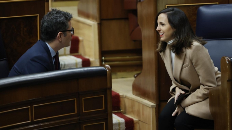 La ministra de Derechos Socialies, Ione Belarra, y el ministro de Presidencia, Félix Bolaños, durante la sesión de control del Gobierno en el Congreso en Madrid. EFE/ Mariscal