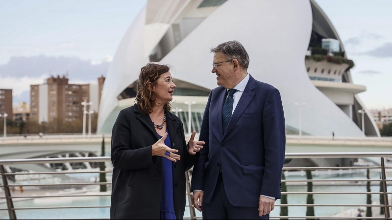 La presidenta del Govern de Illes Balears, Francina Armengol, y el presidente de la Generalitat Valenciana, Ximo Puig, en la II Cumbre Illes Balears-País Valencià, en el Museo de las Ciencias de València, a 14 de de diciembre de 2022, en Valencia, País Va