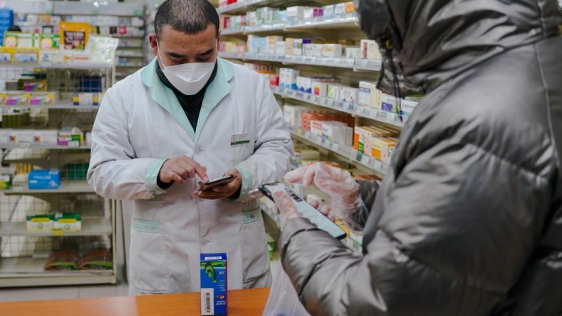 Aumento de compras en las farmacias chinas